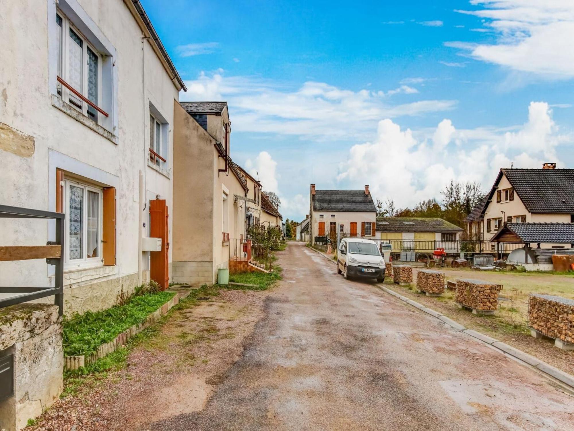 Traditional Holiday Home In Brinon Sur Beuvron エクステリア 写真